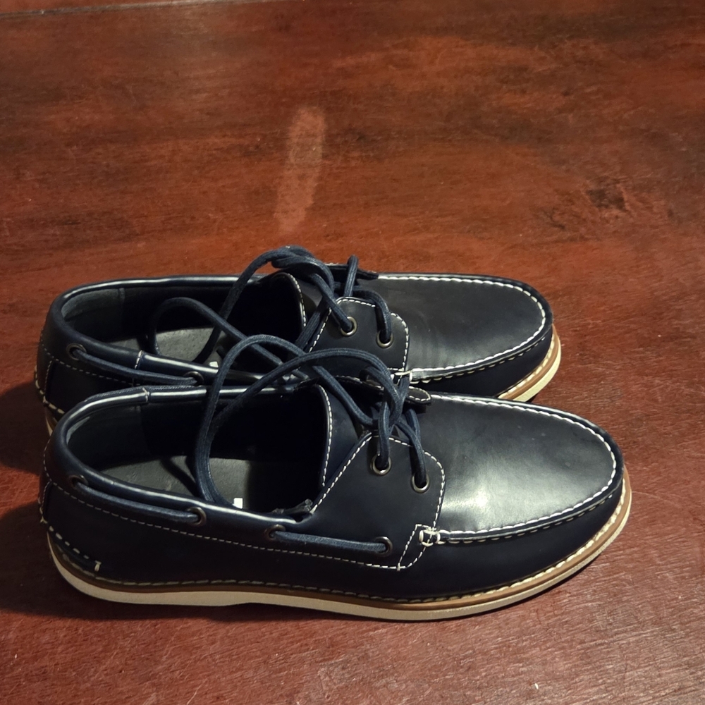 SOLD-Men's Navy Kenneth Cole Boat Shoes with Contrast Stitching Size 8.5